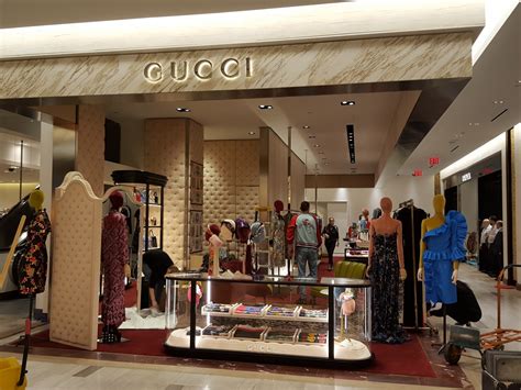 gucci 5th avenue|gucci saks new york 5th.